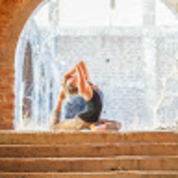 Meet your Posher, Genevieve - Picture 1 of 1